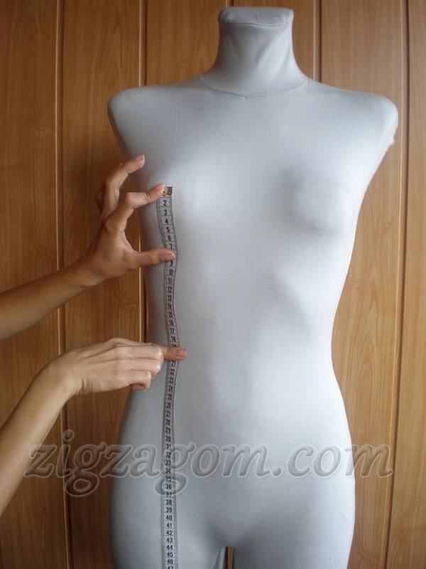 5. Измеряем расстояние от линии груди до талии