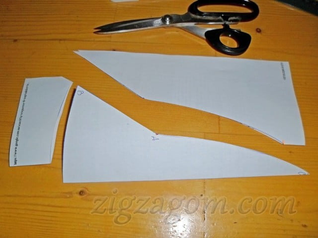 Складываем лист бумаги по оси симметрии и вырезаем готовую выкройку